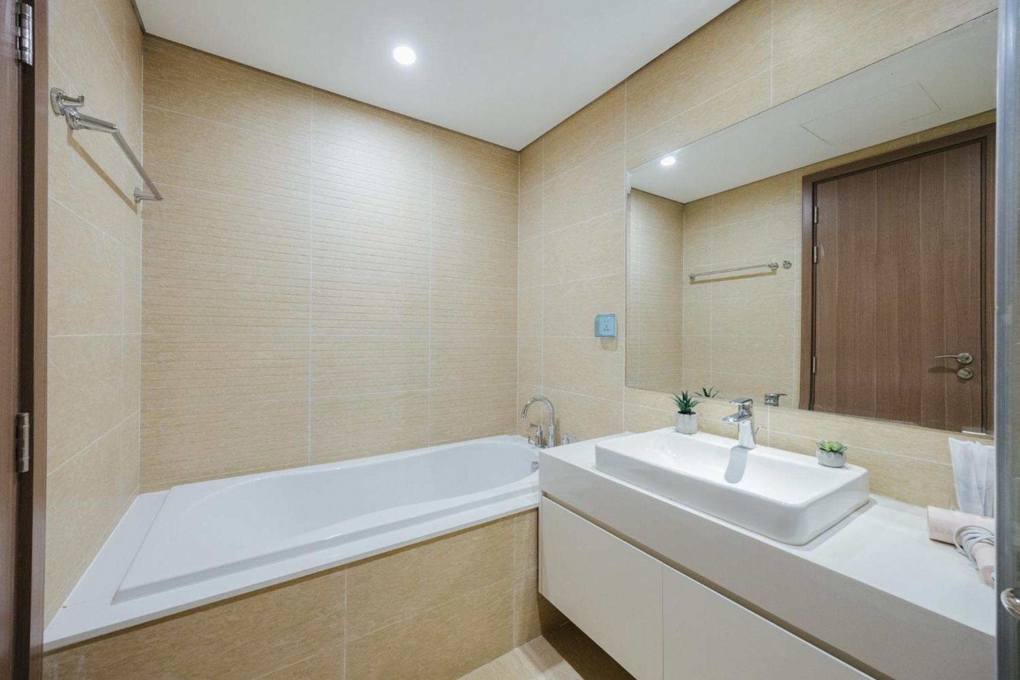 Lynn Housing- For Rent At Vinhomes Skylake , My Dinh With Great View *